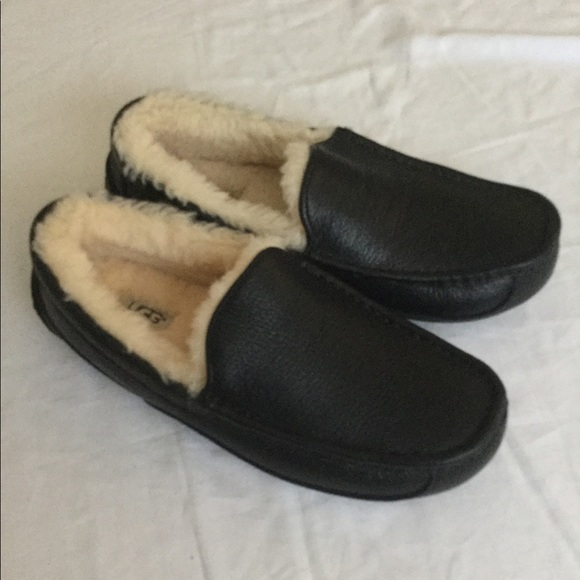 New UGG Ascot Black Leather Moccasins Slip Ons main image 4